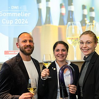 Siegerin Sommelier-Cup 2024 Katharina Iglesias, 2. Platz Lukas Sermann, 3. Platz Maike Witfang